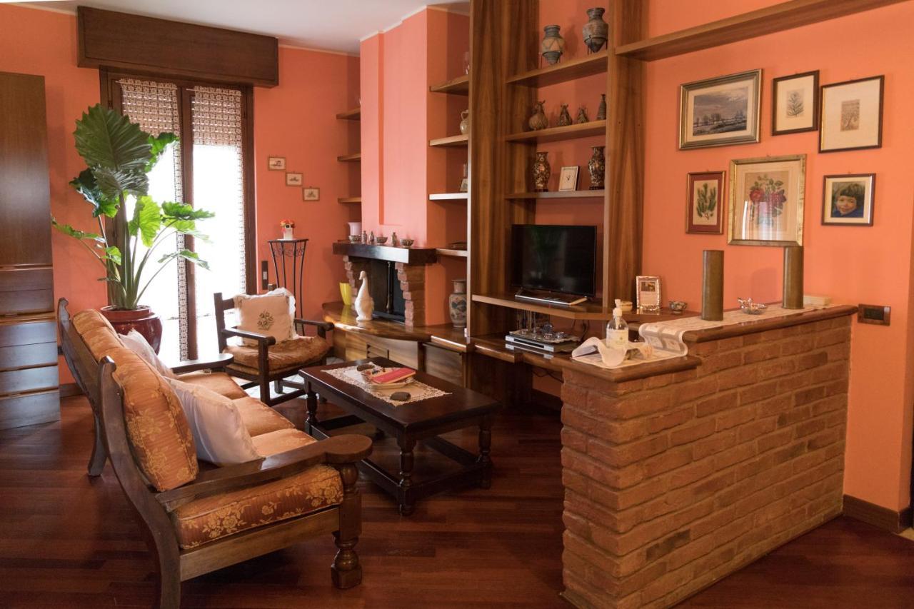 A Casa Di Anna, Elegant Flat In Cremona Apartment Екстериор снимка